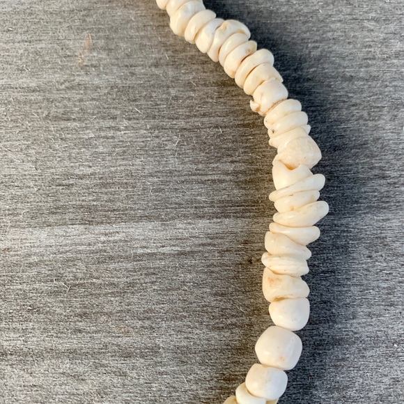Vintage | Hawaiian 🌺 Puka Shell Necklace - Picture 2 of 7